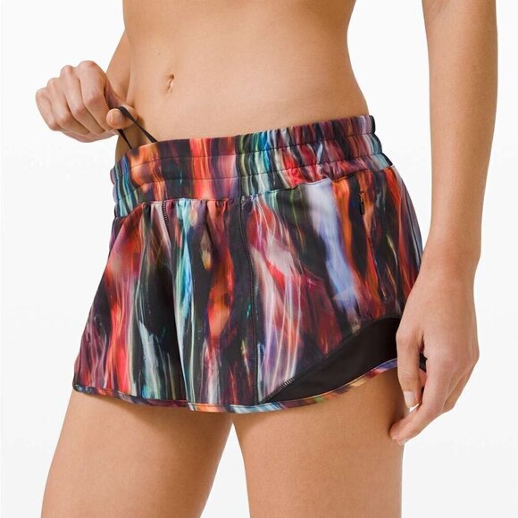 Lululemon | Hotty Hot Short II Size 4 - Picture 3 of 8